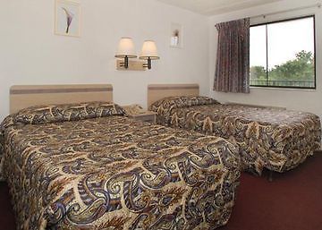 Days Inn & Suites By Wyndham Indianapolis Airport East Kültér fotó